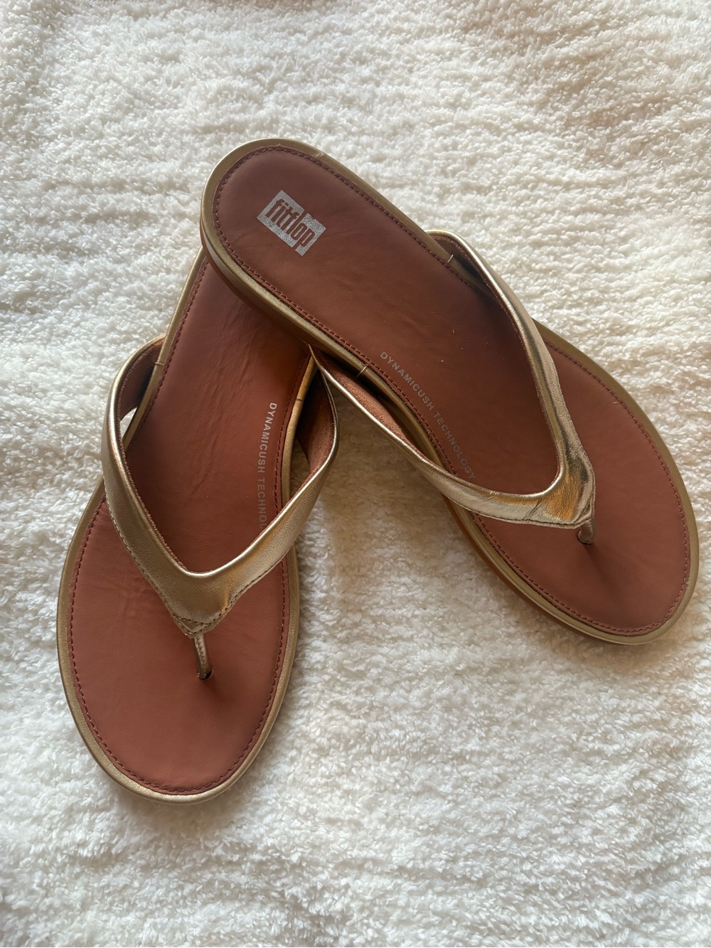 Fitflop Box Label with Platino Gracie Leather Flip-Flops - Picture 3 of 6